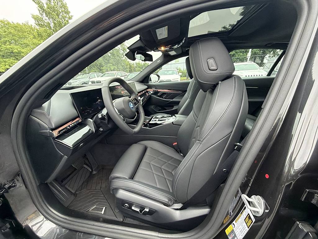 Thumbnail: 2026 BMW i5 - 10