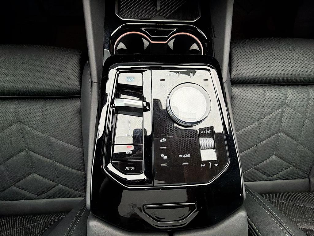 Thumbnail: 2026 BMW i5 - 28