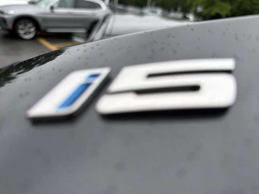 Thumbnail: 2026 BMW i5 - 25