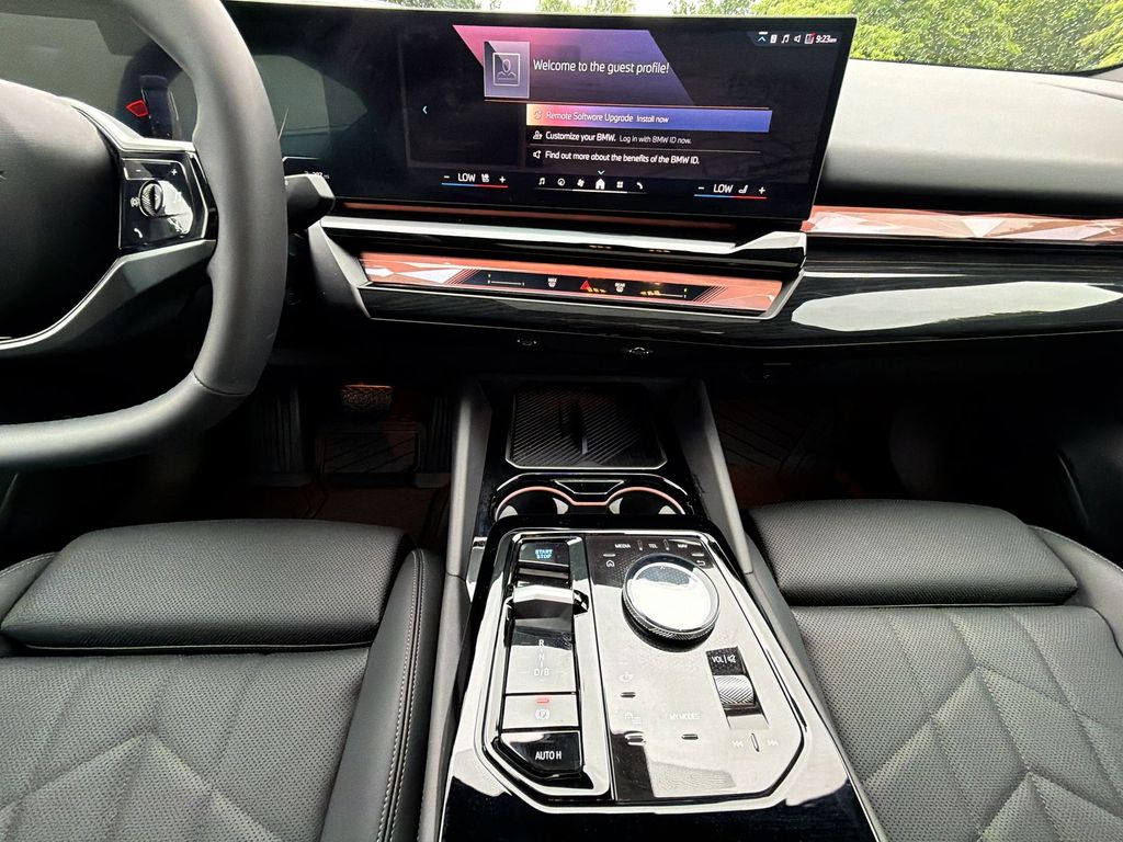 Thumbnail: 2026 BMW i5 - 13