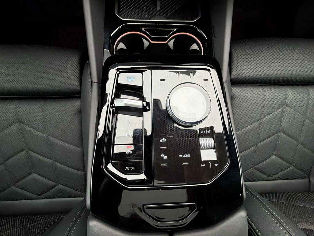 Thumbnail: 2026 BMW i5 - 28