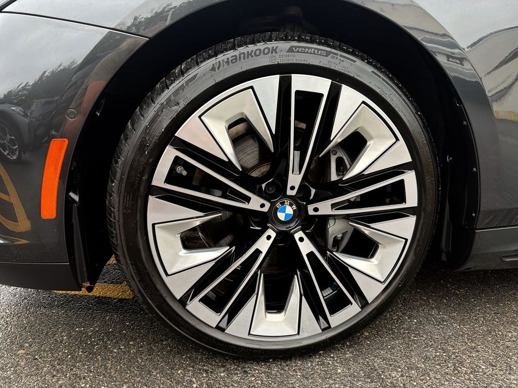 Thumbnail: 2026 BMW i5 - 7