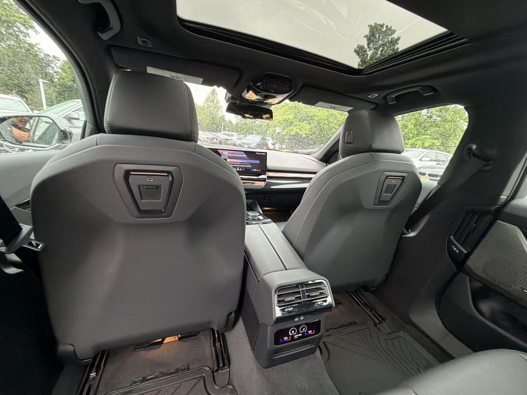 Thumbnail: 2026 BMW i5 - 12