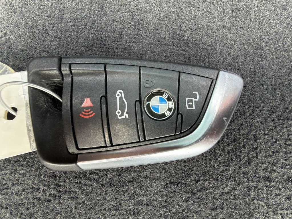 Thumbnail: 2023 BMW i4 - 18
