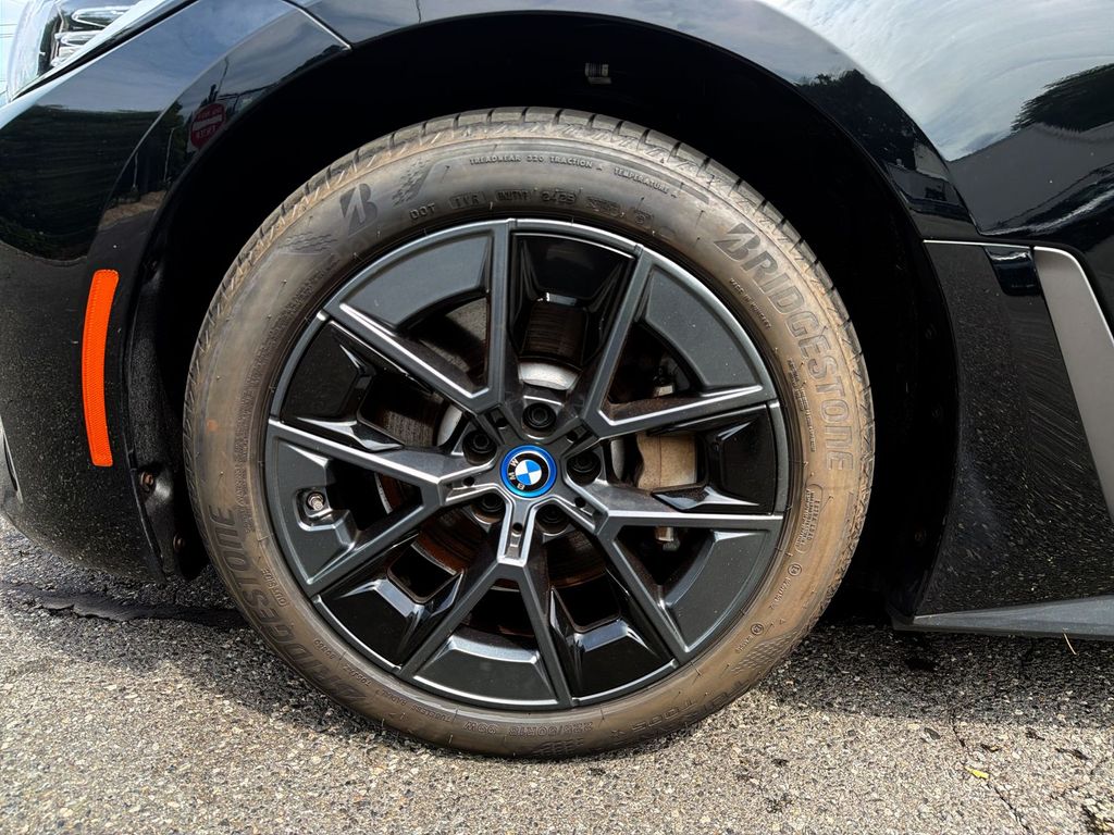 Thumbnail: 2023 BMW i4 - 8
