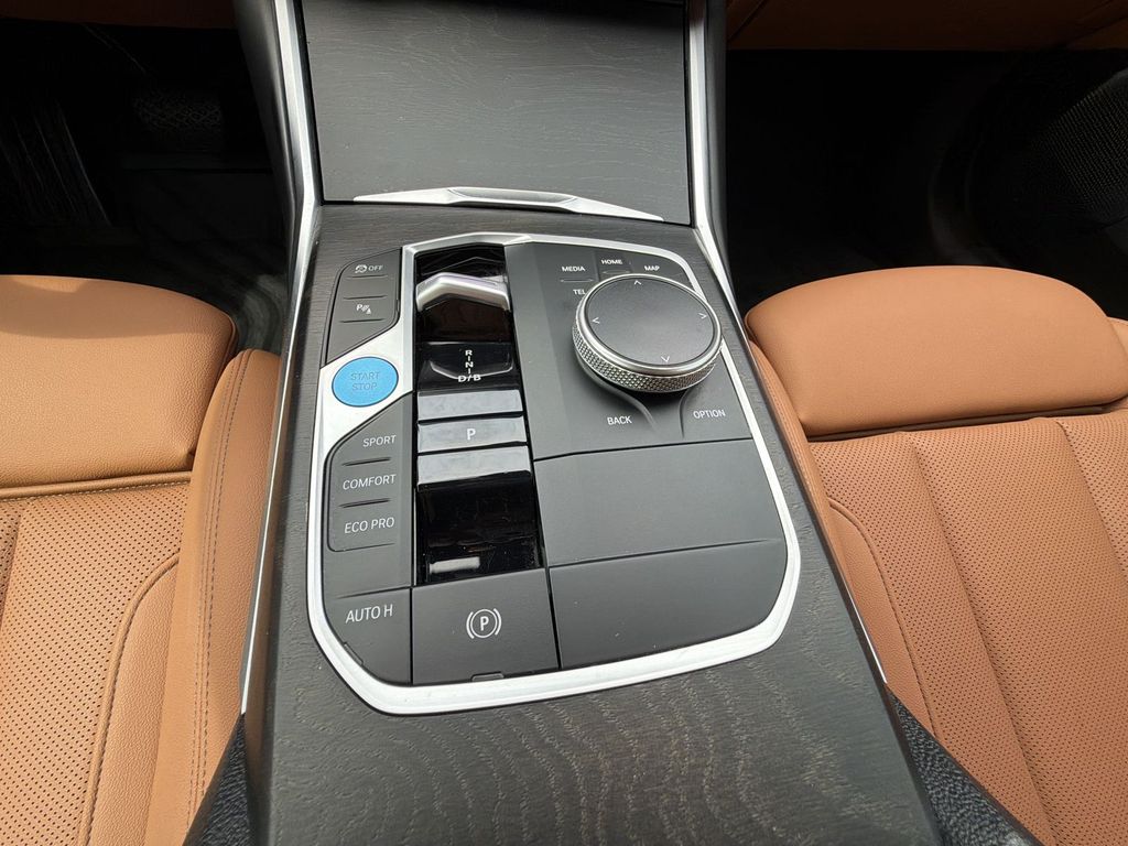 Thumbnail: 2023 BMW i4 - 15