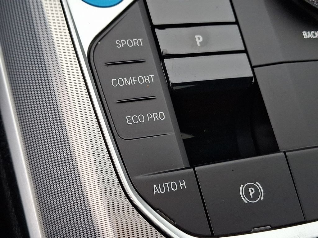 Thumbnail: 2023 BMW i4 - 25