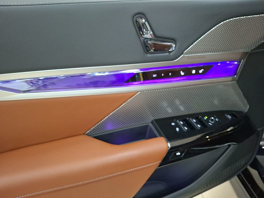 Thumbnail: 2025 BMW i7 - 16
