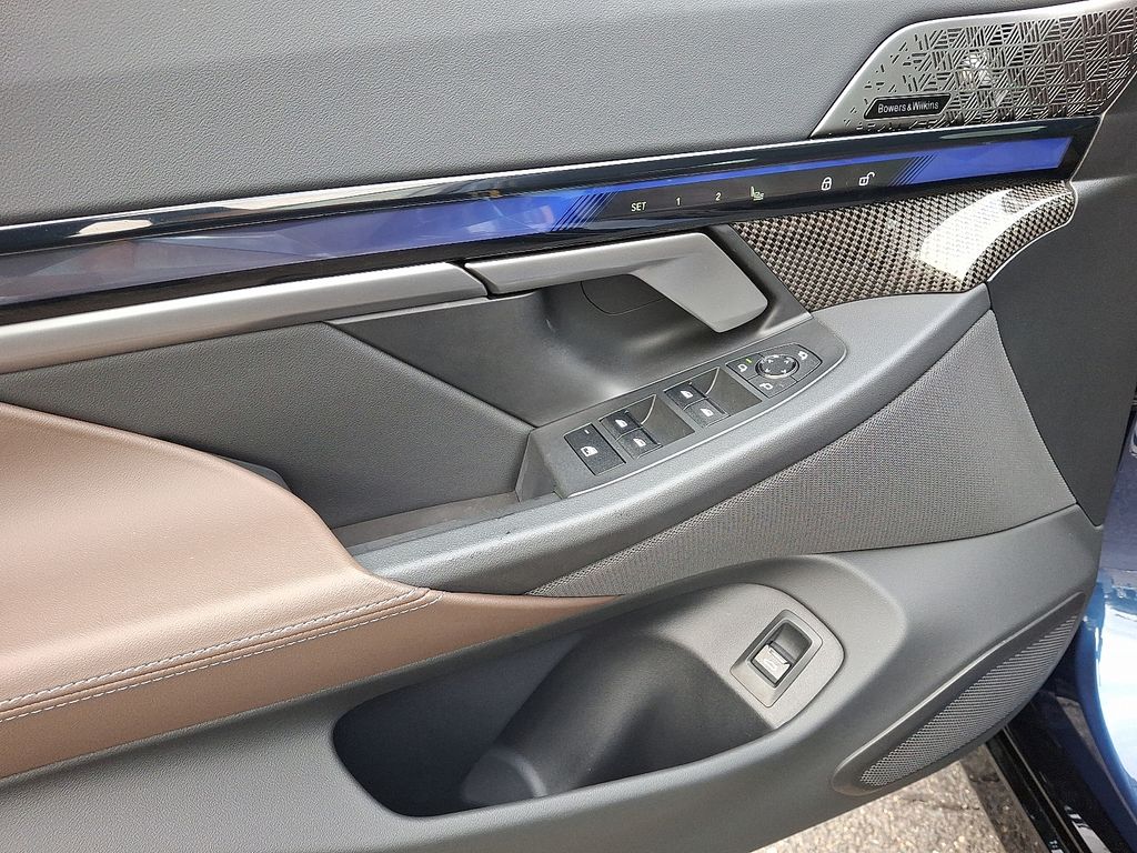 2024 BMW i5 M60 16