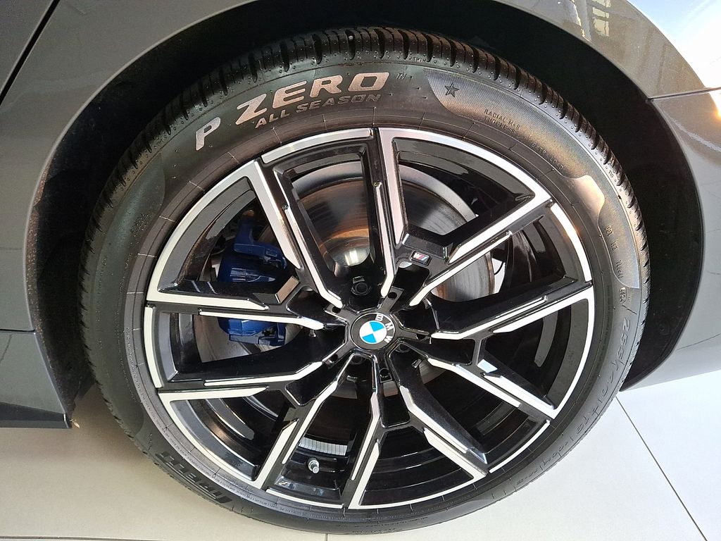 Thumbnail: 2025 BMW i4 - 6