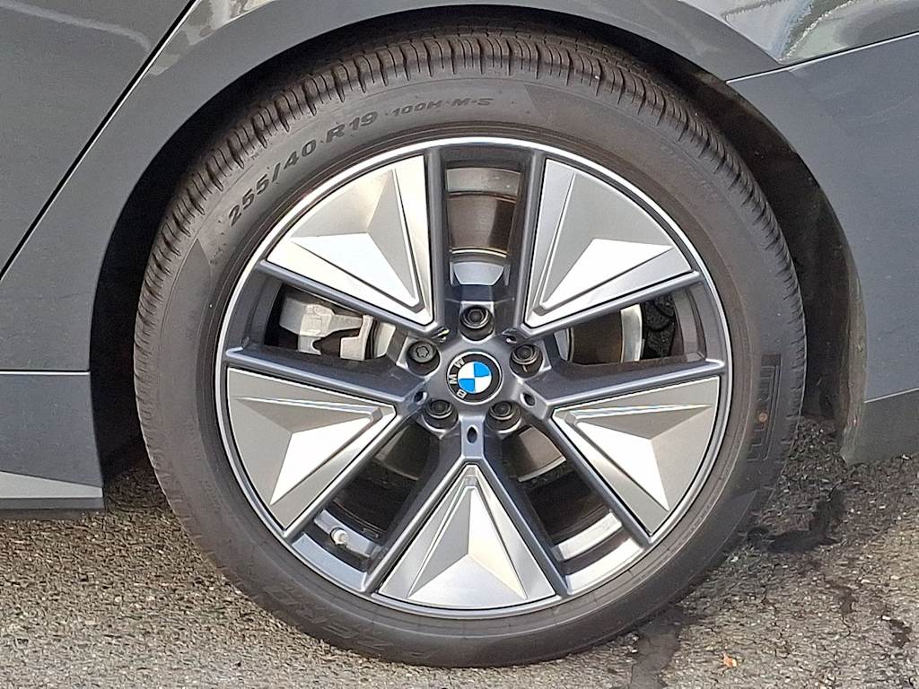 Thumbnail: 2025 BMW i4 - 6