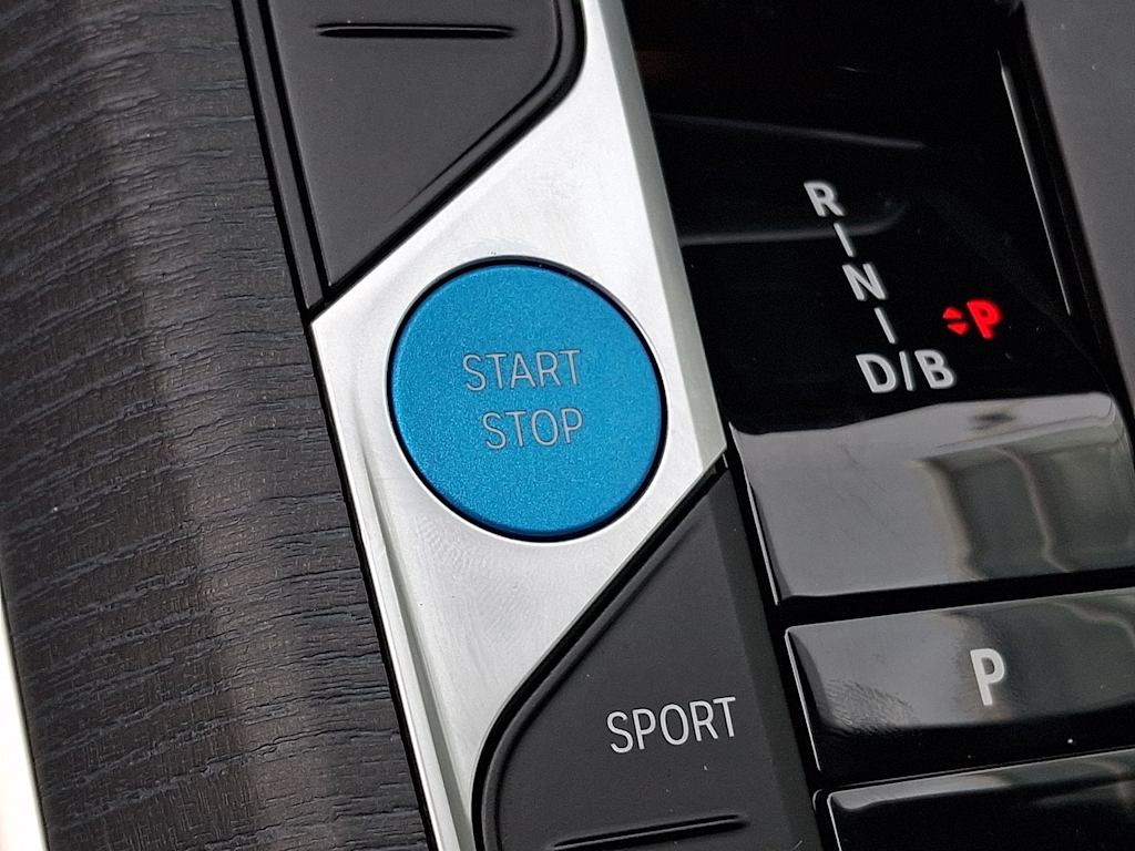 Thumbnail: 2025 BMW i4 - 11