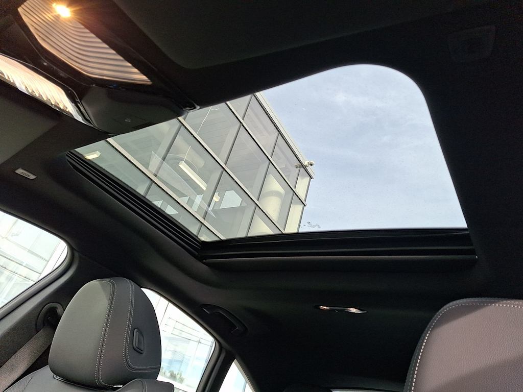 Thumbnail: 2025 BMW i4 - 17