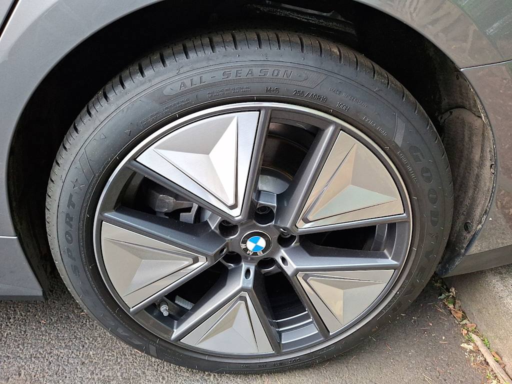 Thumbnail: 2025 BMW i4 - 7