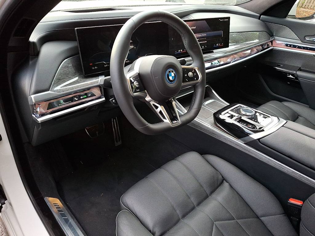 Thumbnail: 2025 BMW i7 - 2