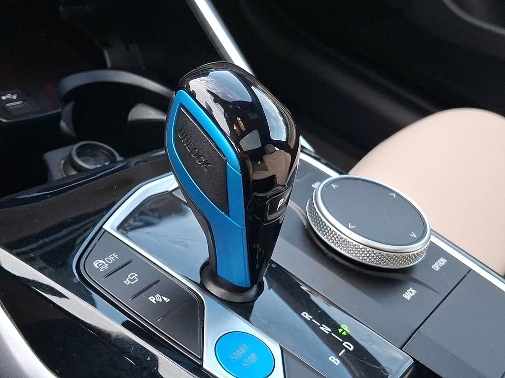 Thumbnail: 2023 BMW i4 - 9