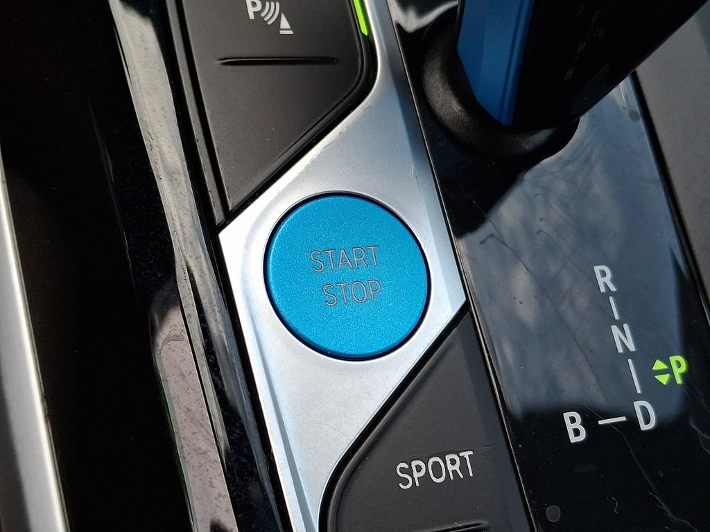 Thumbnail: 2023 BMW i4 - 25
