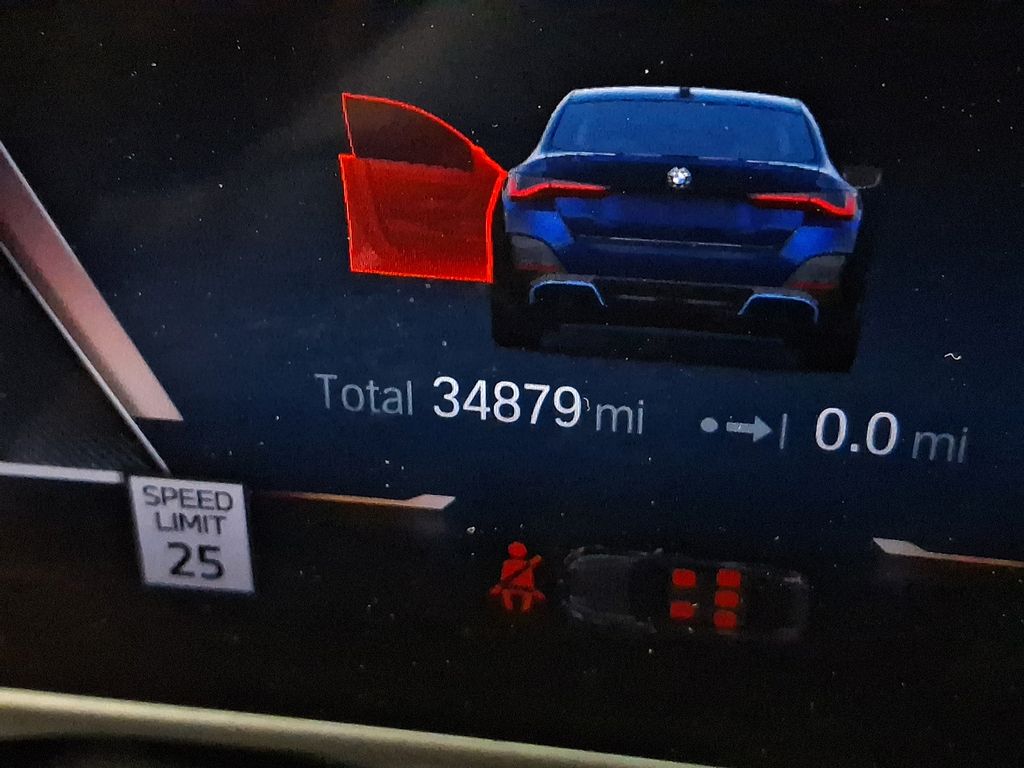 Thumbnail: 2023 BMW i4 - 10