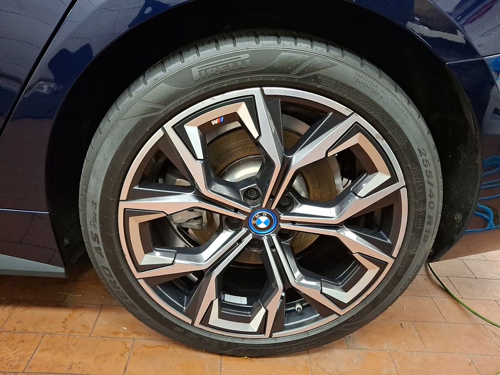 Thumbnail: 2023 BMW i4 - 5