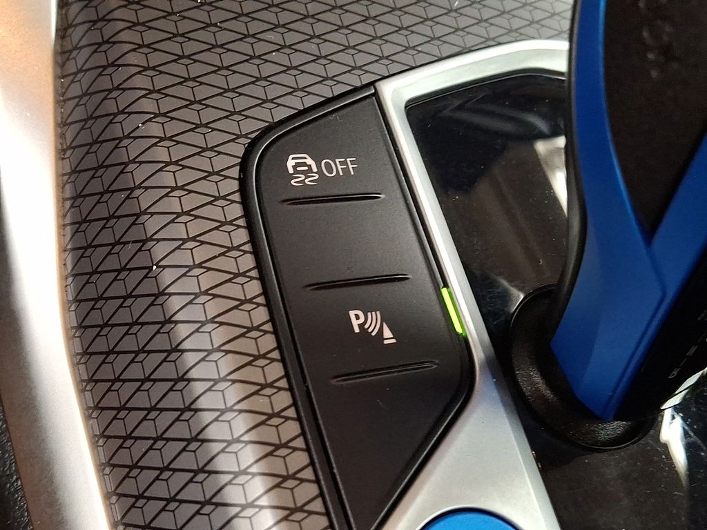 Thumbnail: 2023 BMW i4 - 22