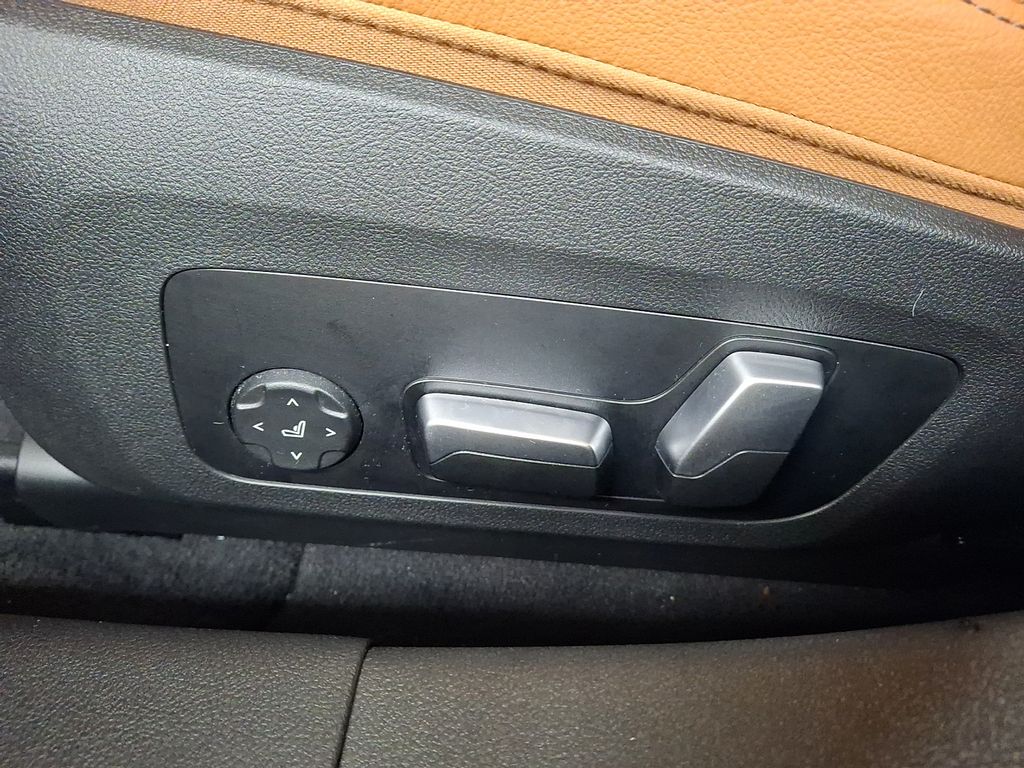 Thumbnail: 2023 BMW i4 - 17