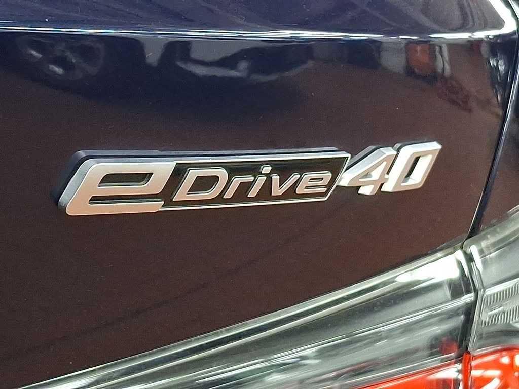 Thumbnail: 2023 BMW i4 - 4