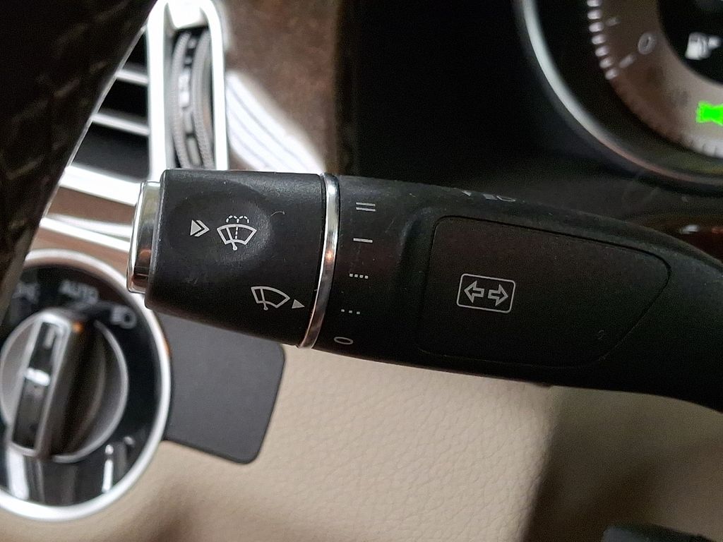 Thumbnail: 2014 Mercedes-Benz E-Class - 9