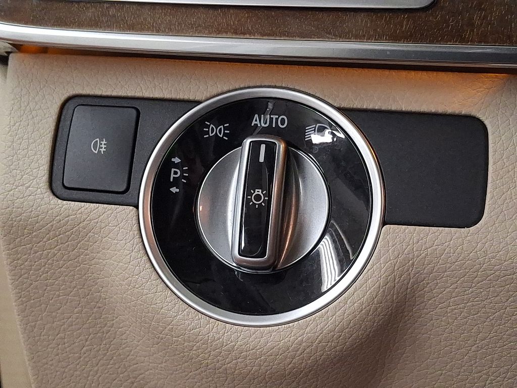 Thumbnail: 2014 Mercedes-Benz E-Class - 23
