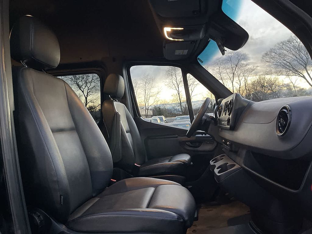 Thumbnail: 2019 Mercedes-Benz Sprinter - 32