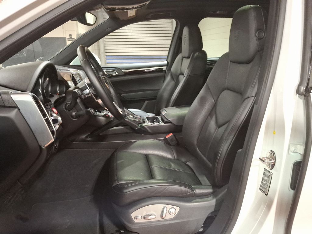 2017 Porsche Cayenne Base 7