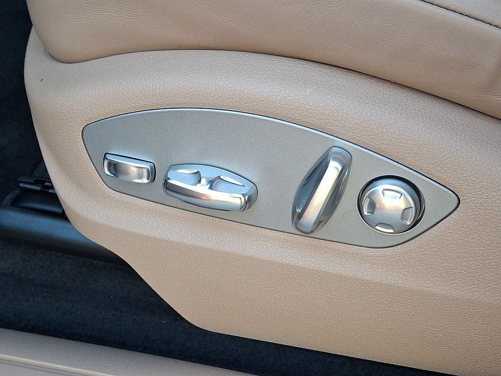 Thumbnail: 2023 Porsche Macan - 16