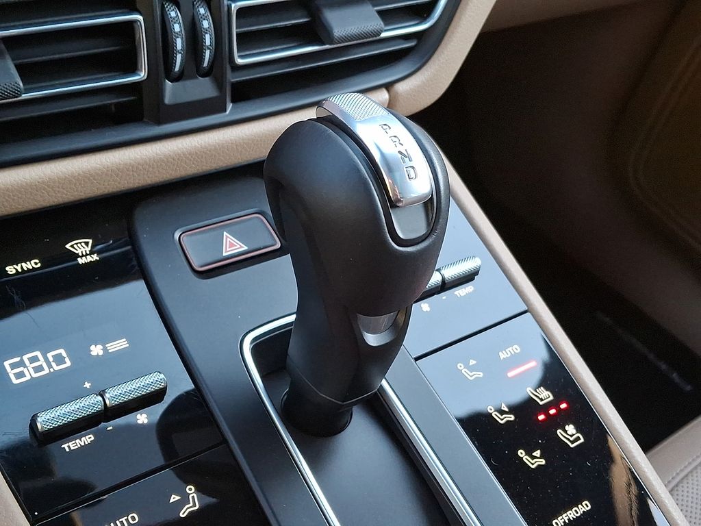Thumbnail: 2023 Porsche Macan - 9