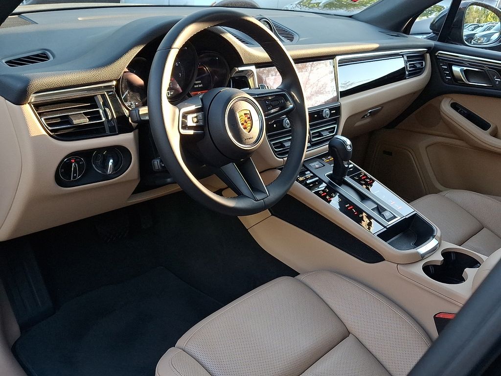 Thumbnail: 2023 Porsche Macan - 2