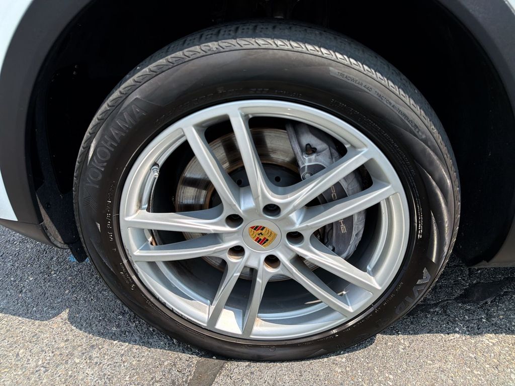 Thumbnail: 2023 Porsche Cayenne - 8