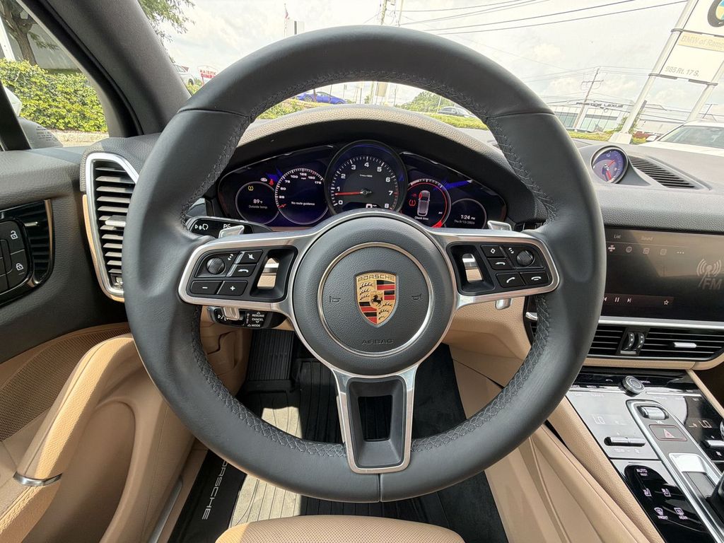 Thumbnail: 2023 Porsche Cayenne - 10