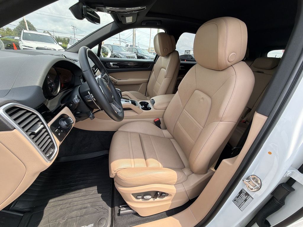 Thumbnail: 2023 Porsche Cayenne - 12