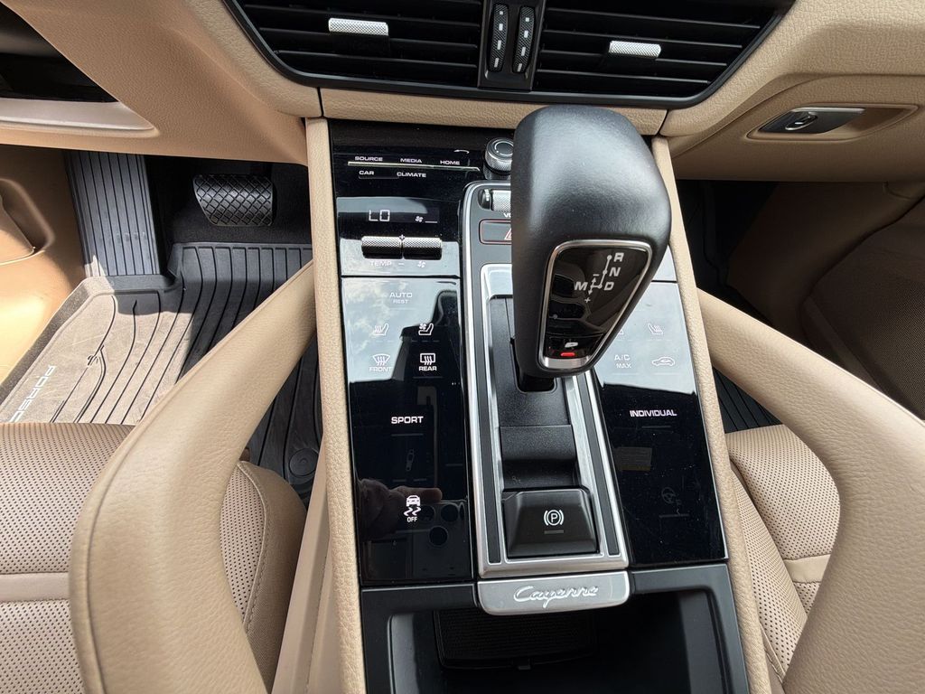 Thumbnail: 2023 Porsche Cayenne - 15