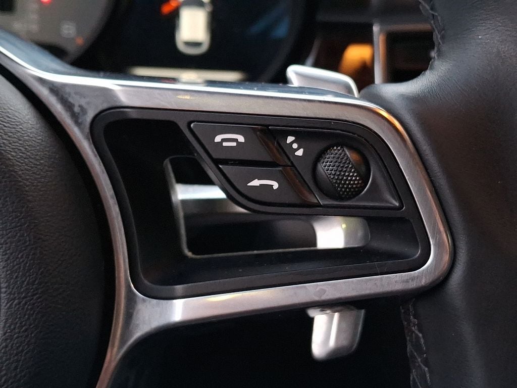 Thumbnail: 2016 Porsche Macan - 22