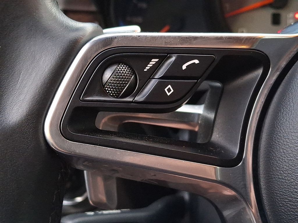 Thumbnail: 2016 Porsche Macan - 21