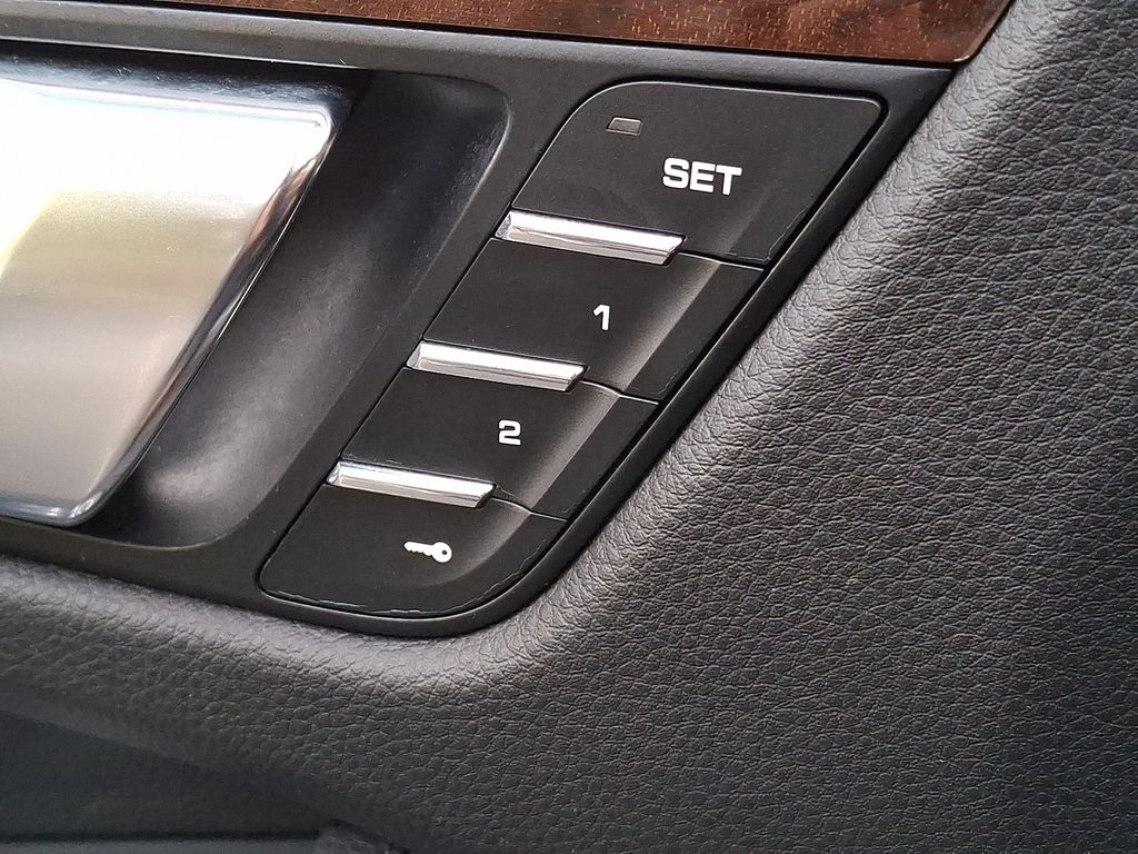 Thumbnail: 2016 Porsche Macan - 28