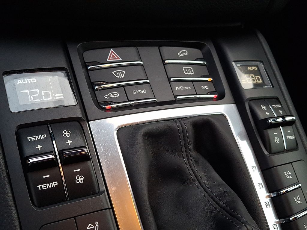 Thumbnail: 2016 Porsche Macan - 19
