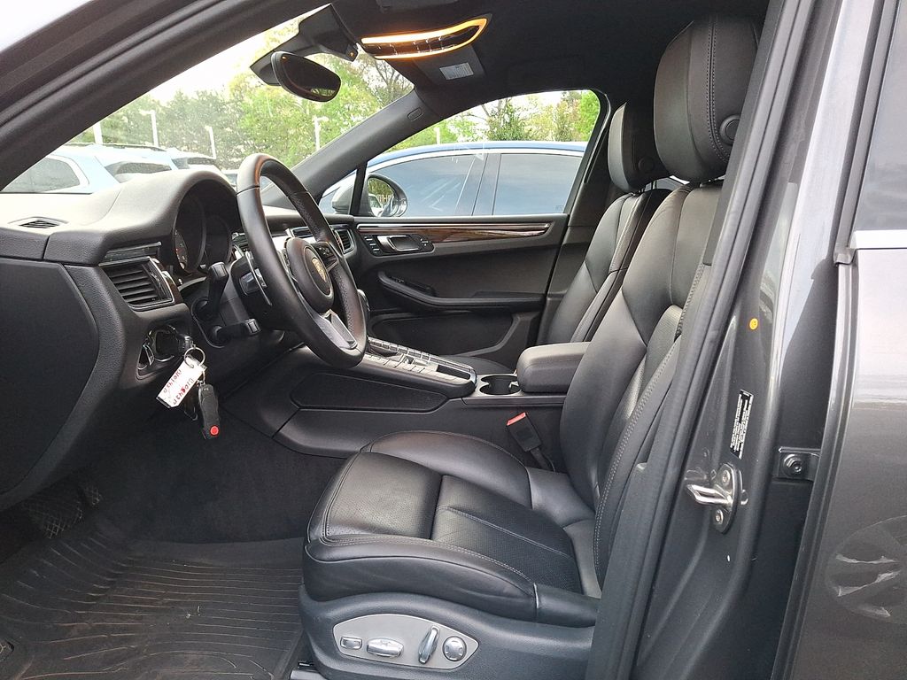 Thumbnail: 2016 Porsche Macan - 7