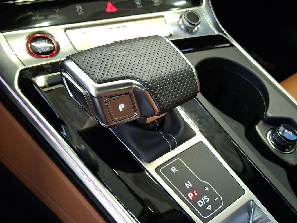 Thumbnail: 2025 Audi RS 6 - 10