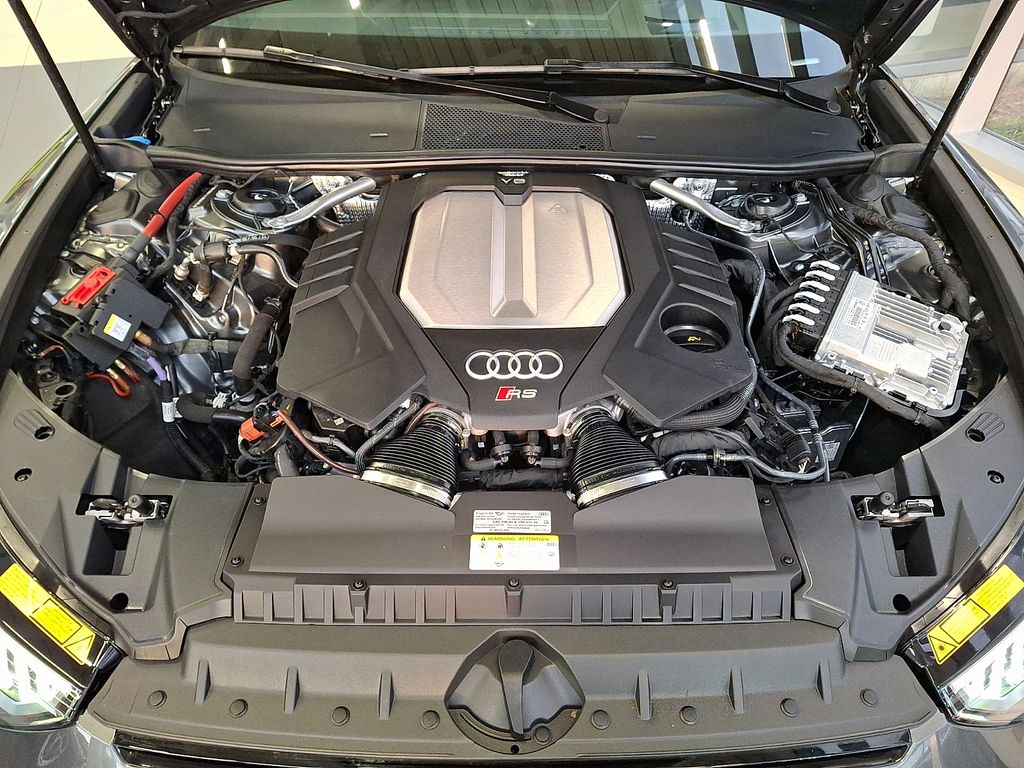 Thumbnail: 2025 Audi RS 6 - 7