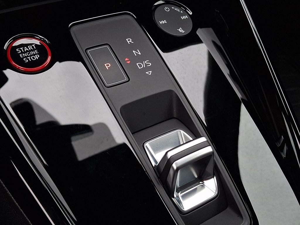 Thumbnail: 2024 Audi RS 3 - 8