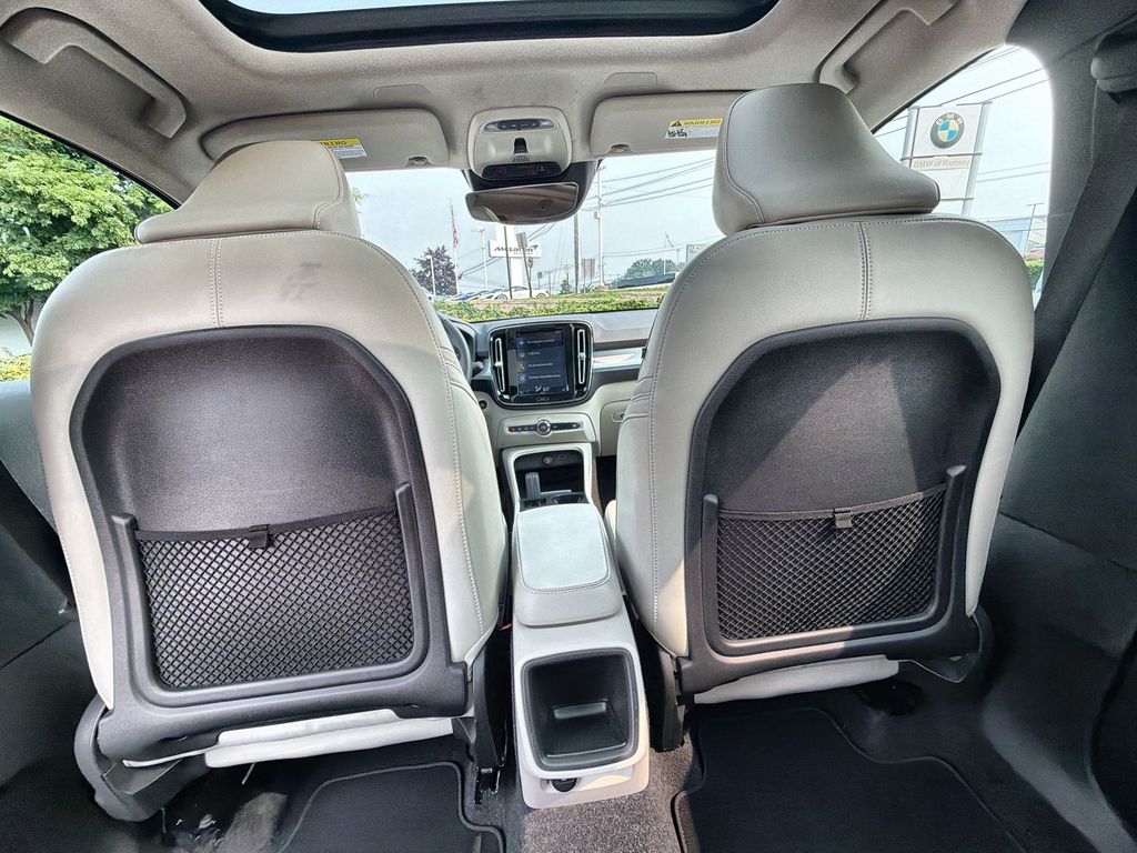 Thumbnail: 2021 Volvo XC40 - 28