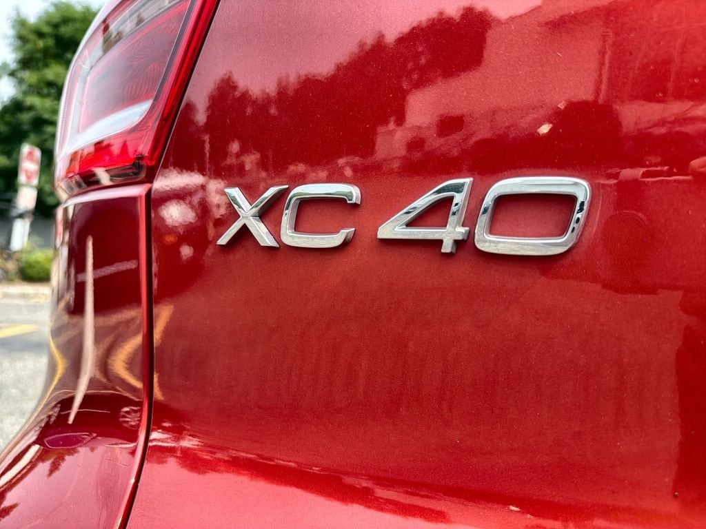 Thumbnail: 2021 Volvo XC40 - 7