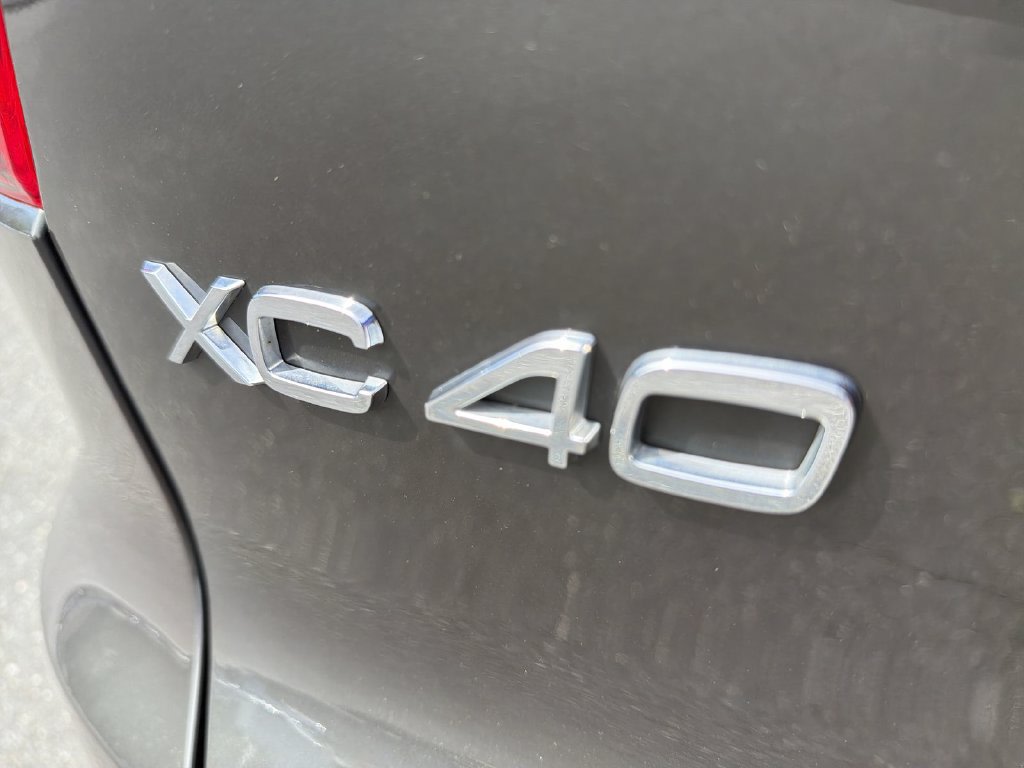 Thumbnail: 2019 Volvo XC40 - 7
