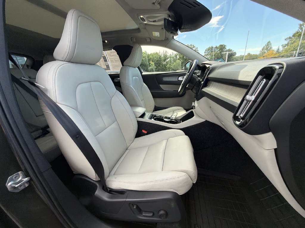 Thumbnail: 2019 Volvo XC40 - 29