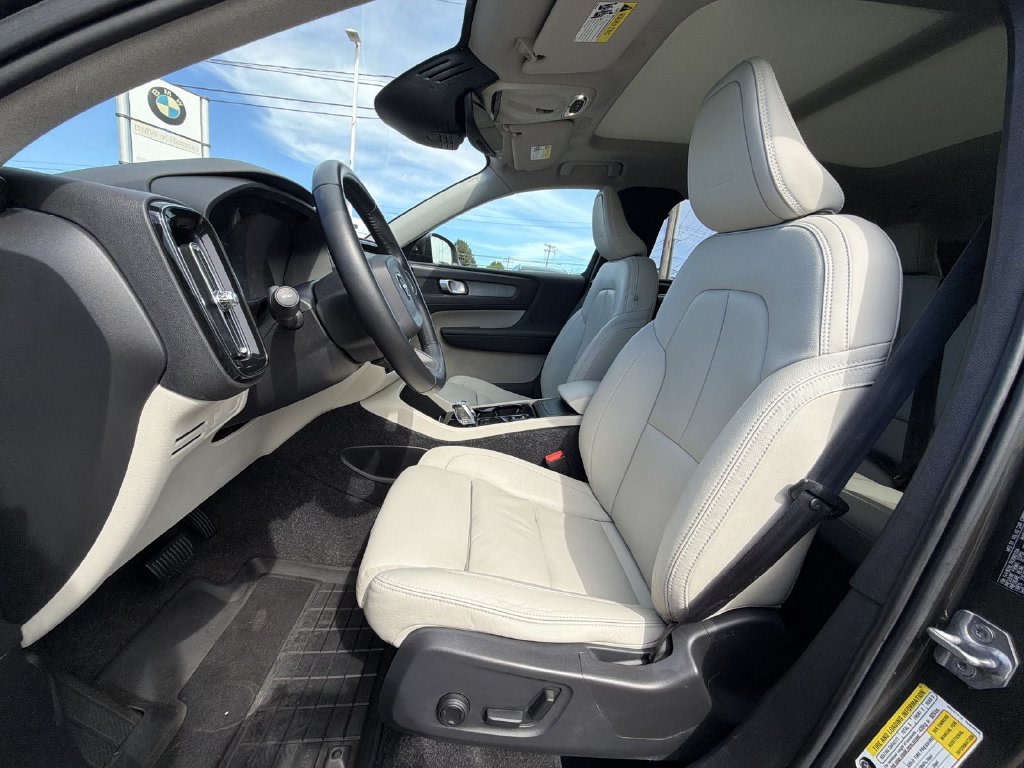Thumbnail: 2019 Volvo XC40 - 12